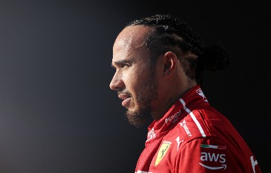 ŠANSA ZA DISKOFILE Velika zvezda F1 nije odolela čarima Ruskinje koja je sa fudbalera prešla na pilota