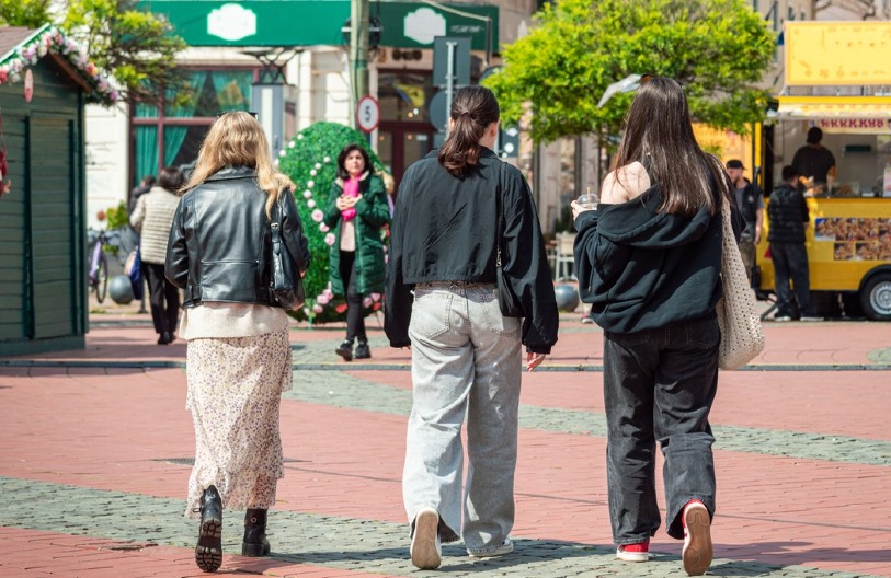NE IDITE NIGDE BEZ OVIH JAKNI Idealne za haotične promene vremena, moderan i praktičan detalj za sve žene