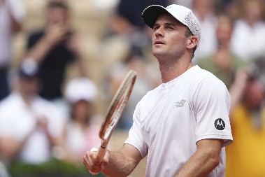 ČEKA ALKARAZA Amerikanac prvi četvrtfinalista Rolan Garosa