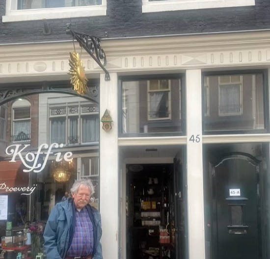 PRODAVNICA ČAJA U AMSTERDAMU ZATVORENA POSLE 450 GODINA  Razlog je bizaran, a vlasnici su nemoćni