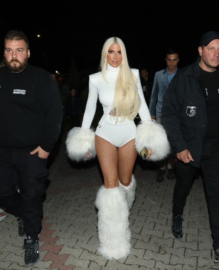 JELENA KARLEUŠA DOBILA 2 MILIONA Još jednom dokazala da je nezaustavljiva, nakon sabotiranja poručila: "Možemo i više"