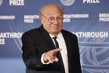 DENI DE VITO KONAČNO PRIZNAO DA JE BIO ZALJUBLJEN U OVU SLAVNU GLUMICU "Bila je prava boginja - čeznuo sam za njom"