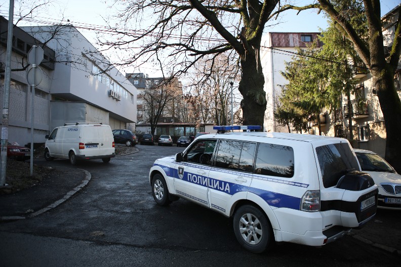 IZ JEDNOG OBJEKTA U BIHAĆU ZAPLENJENA GRAĐA VREDNA OKO 100.000 evra  Policija sprovela akciju skladište