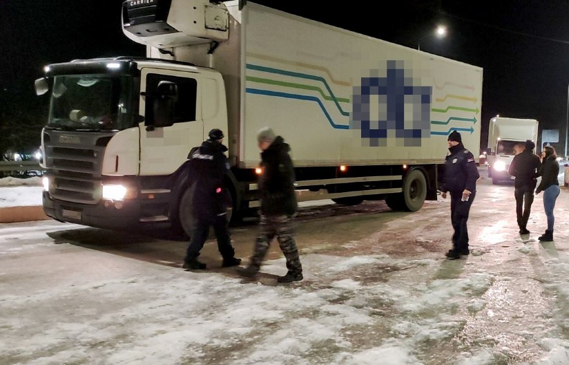 NA GRANIČNIM PRELAZIMA ZAUSTAVLJENO 69 VOZILA Pojačane mere u sprečavanju krijumčarenja ljudi, droge, oružja