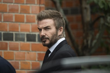 BIVŠA BEKAMOVA LJUBAVNICA PONOVO "PUSTILA KANDŽE"  Otkrila nove šok detalje o aferi koja je izazvala skandal svetskih razmera