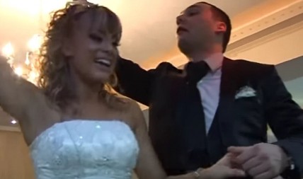 NAŠEG PEVAČA PREVARILA ŽENA SA NJEGOVIM DRUGOM! Darko nije mogao da joj oprosti izdaju: "Svi su je odbacili"