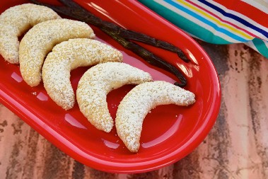 POSNE KIFLICE SA BELIM VINOM Idealan slatkiš do Božića