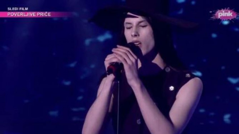 ONA JE JEDINA TRANSRODNA PEVAČICA KOJA SE TAKMIČILA U ZVEZDAMA GRANDA! Povukla se iz javnog života, a evo kako izgleda (FOTO)