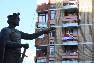 PETOČLANOJ PORODICI NA KOSOVU ZAPALJENI OBJEKTI! Njihov teror ne staje: Hitno se oglasila kancelarija za KiM