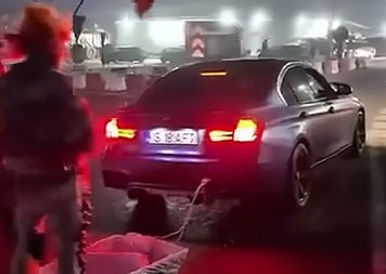 ŠOK SNIMAK VOŽNJE U MRTVAČKOM SANDUKU Dobro bre komšije, da li ste vi normalni?! I sve zbog Tiktoka! (VIDEO)