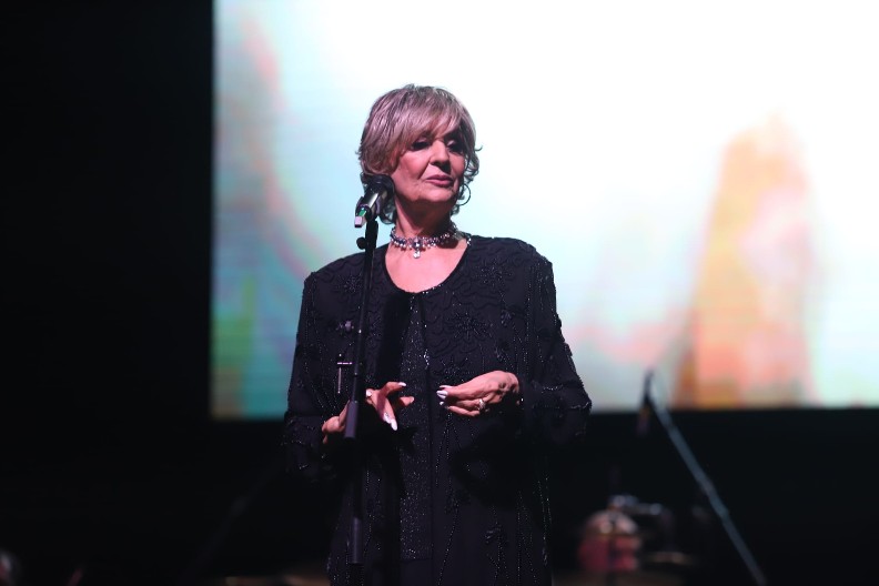 "VRATIM SE SA TURNEJE BEZ DINARA..." Lepa Lukić progovorila o nasledstvu, a onda priznala na šta je najviše potrošila novca!