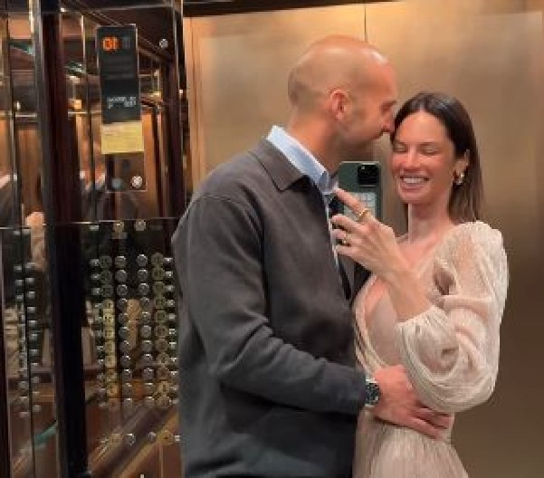 "SA MAGARCA NA KONJA" Danijeli Dimitrovskoj ostavili komentare ispod snimka sa dečkom, ona se odmah oglasila, pa nasmejala sve