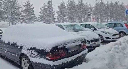 SNEŽNA MEĆAVA OKOVALA SRBIJU  Palo 15 cm za 2 sata, ne nazire se kraj! (FOTO)