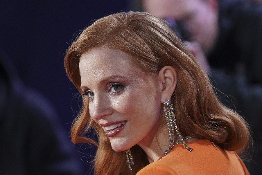 MI LEPŠU HALJINU SKORO NISMO VIDELI Jarko žuta, savršeno prati telo i u njoj svaka žena izgleda kao boginja