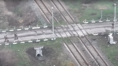 OTKRIVENA NOVA TAKTIKA PUTINOVIH AŽDAJA: Električni trotineti prave haos među neprijateljima! (FOTO)