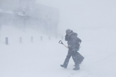 ALARMI POPALJENI U AMERICI, U NEKIM MESTIMA VEĆ JE PROGLAŠENO VANREDNO STANJE Milionima ljudi preti nevolja, evo šta najavljuju meteorolozi