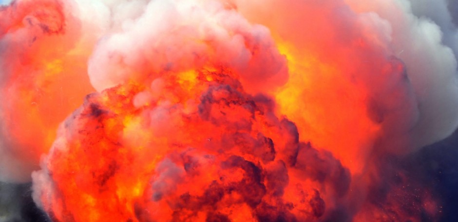 ODE NATO ORUŽJE U VAZDUH Gori bojno polje, neprijatelj pretrpeo ogromne gubitke