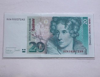 SLAMARICA ZLATA VREDNA Nakon dve decenije od uvođenja evra Evropom kruže milijarde nemačkih maraka