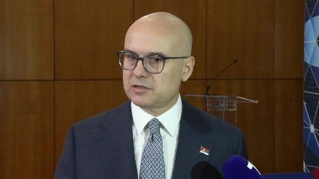 GRAĐANI NE TREBA DA BRINU Vučević „Snabdevanje naftom, benzinom i gasom biće uredno“