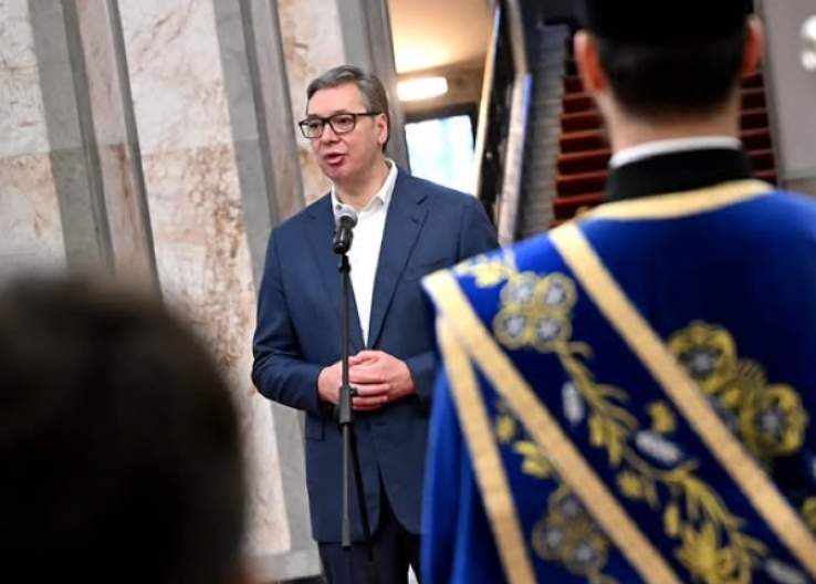 Vučić čestitao Božić svima koji slave po julijanskom kalendaru