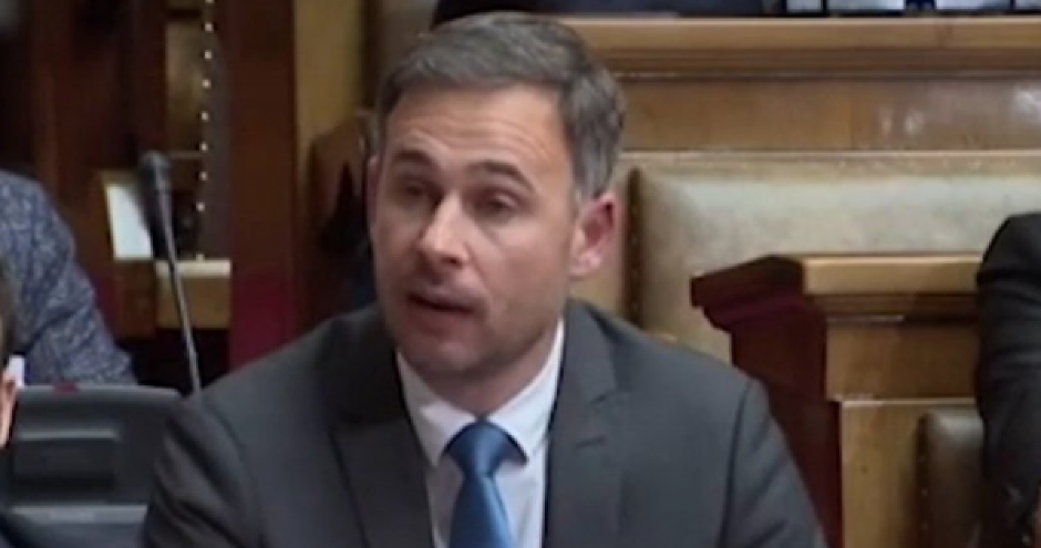 "DA IMA OBRAZA KAO ŠTO NEMA, NE BI TREBALO DA ČEKA DA GA GRAĐANI PRIJAVLJUJU..." Članovi SNS-a oštro reagovali na istup Miroslava Aleksića