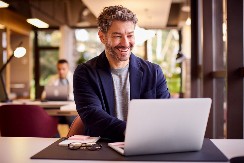 RAZLIKA JE PREVELIKA Direktori za tri dana zarade više nego radnici za godinu