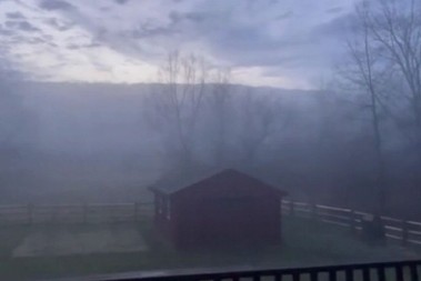 MISTERIOZNA MAGLA "MIRIŠE NA HEMIKALIJE" Panika u SAD, ljudi se žale da zbog nje STRAVIČNO KAŠLJU