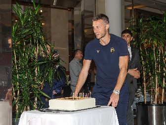 CRVENO-BELA PORODICA Fudbaleri Zvezde priredili iznenađenje predsedniku (FOTO)