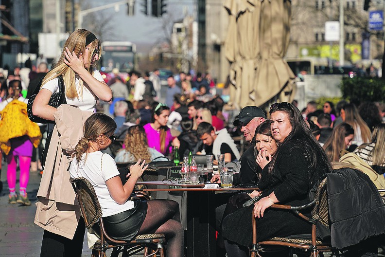 DANAS JOŠ UVEK TOPLO, ALI UVEČE DOLAZI DRASTIČAN PREOKRET! RHMZ najavio sneg i pad temperature, evo gde će prvo padati