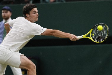 NA DVA KORAKA OD SNA Srbin nastavlja da gazi!