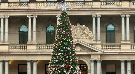 SNEŠKO U PESKU, DEDA MRAZ SURFUJE, VATROMET ZBOG KOG SE KAMPUJE Evo kako su Željka, Milica i Tijana proslavile praznike na drugom kraju sveta, na +27 stepeni