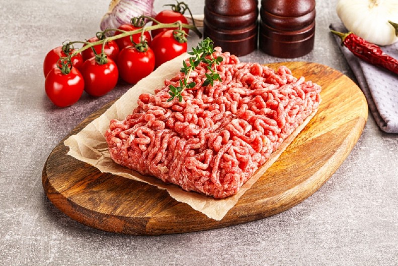 KAKO DA SE REŠITE VIŠKA MASNOĆE IZ MLEVENOG MESA Dovoljno je da u njega ubacite samo 1 sitnicu