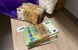 PAO BANKAR U ARANĐELOVCU, SUMNJA SE DA JE STRPAO U DŽEP 60 MILIONA Novo hapšenje u borbi protiv korupcije