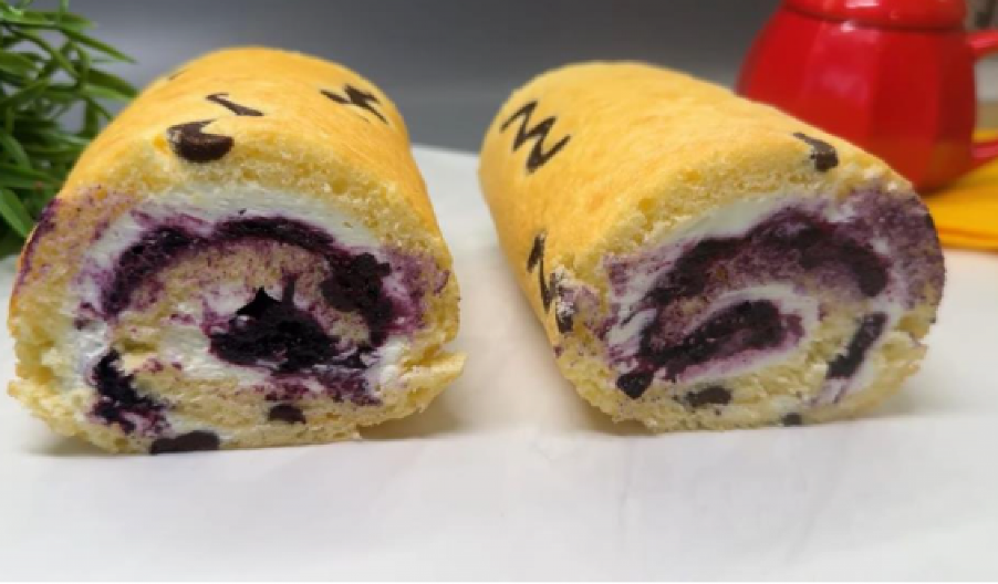 PATIŠPANJ ROLAT Sa džemom od borovnica i krem sirom, otopićete se od slatkoće