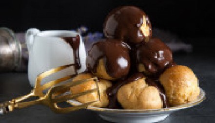 PROFITEROLE Slane sa ruskom salatom ili slatke sa kremom, na vama je da izaberete