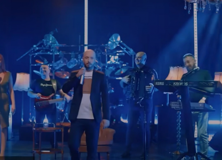 NAŠ POZNATI PEVAČ OPTUŽEN ZA ZLOČIN Pogledajte snimak hapšenja, desila se neverovatna situacija (VIDEO)