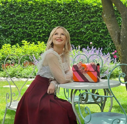 PEVAČICA NIJE PRODALA NIJEDNU KARTU ZA KONCERT Otišla nakon što je videla da niko neće doći, pa otkrila sve javno: "Tamo su bili samo konobari"