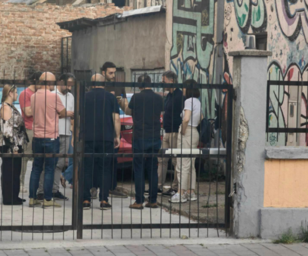 GRBOVIĆ I ALEKSIĆ OBLEĆU KAO KOPCI U ZAJEČARU Viđeni u dvorištu izbornog štaba