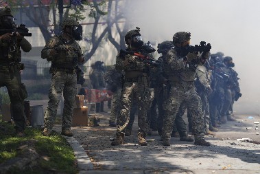 "AKO PLJUNU, UDARIĆEMO!" Tramp dao odrešene ruke gardi, američkim blokaderima se spremaju strašne batine!