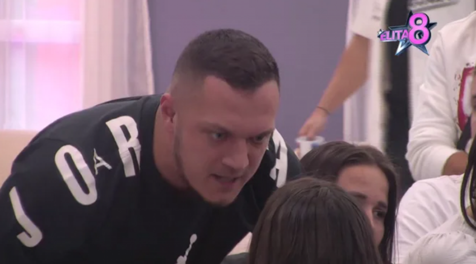 ALARMANTNO STANJE ANĐELE ĐURIČIĆ Urlici se prelamaju imanjem, a pogled unezveren, šok scene u rijalitiju (VIDEO)