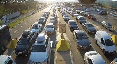 ŠTA SE DEŠAVA NA GRANICAMA? Oglasio se AMSS, vozači čekaju 6 sati u kolonama