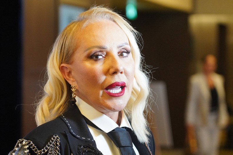 "JA SAM BRENINA ĆERKA" Pevačica je ovu ženu godinama krila od javnosti, otkrivena istina o njihovom odnosu!