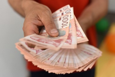 RADNICI U SRBIJI OTKRILI TRIK ZA DODATNIH 10.000 RSD MESEČNO: Zarađuje više, ne mrdne iz kuće