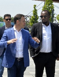 BOLT JE PRVI OD NEKOLIKO VELIKIH STRANIH I DOMAĆIH IMENA KOJI ĆE PROMOVISTAI EXPO 2027 Oglasio se ministar Mali: Nastavljamo da gradimo još lepšu i uspešniju Srbiju (VIDEO)
