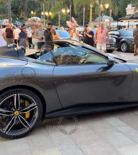 NAŠA POZNATA PEVAČICA UHVAĆENA U MONTE KARLU U hotel sa pet zvezdica stigla Ferarijem od 300.000 evra! (VIDEO)