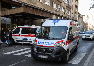 TUČE OBELEŽILE PROTEKLU NOĆ U BEOGRADU, NEKOLIKO OSOBA POVREĐENO Hitna pomoć intervenisala 85 puta