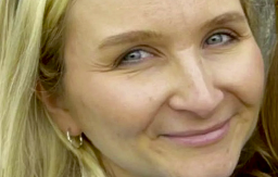 UBIJENA MAJKA DVOJE DECE! Pronađena zadavljena u kući, suprug optužen