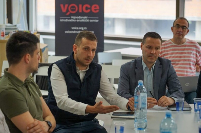 ALO! SAZNAJE! Tužioci Majlat i Joksimović sa Gruhonjićem na tribini koju plaća fondacija Rokfeler! Evo kako sprovode obojenu revoluciju!