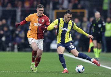 GDE ĆE FILIP KOSTIĆ? Sve veći broj klubova koji žele srpskog fudbalera