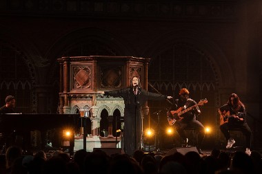 ISCRPLJENA, BLEDA, NE LIČI NA SEBE Pevačica koja boluje od raka otkrila kako se oseća
